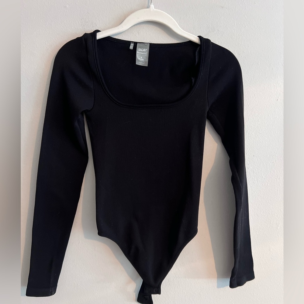 Aritzia Sunday Best SinchSeamless long sleeve bodysuit size small good c…